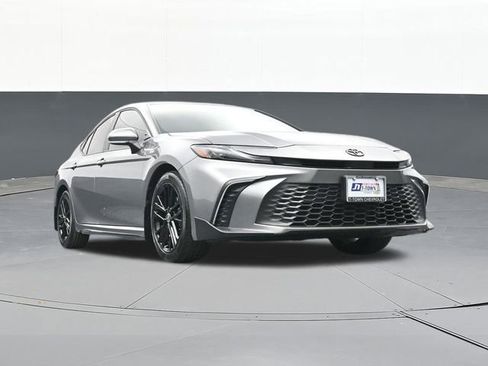 Used 2025 Toyota Camry SE w/ Convenience Package image 53