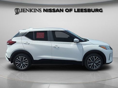 Certified 2023 Nissan Kicks SV FWD image 3