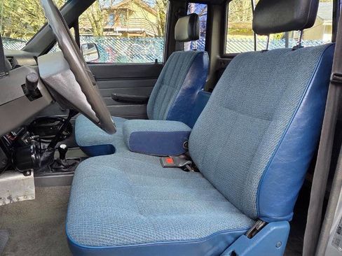 Used 1987 Toyota Pickup Deluxe image 12