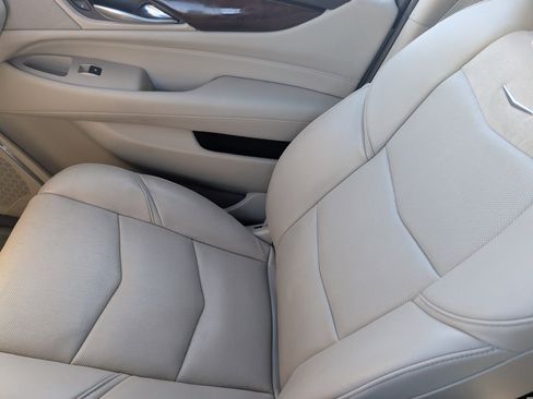 Used 2017 Cadillac Escalade Premium Luxury image 24