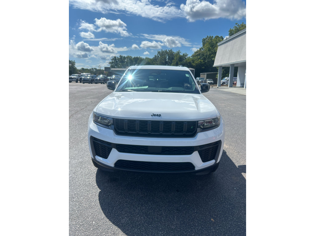 New 2027 Jeep Grand Cherokee Altitude RWD image 5