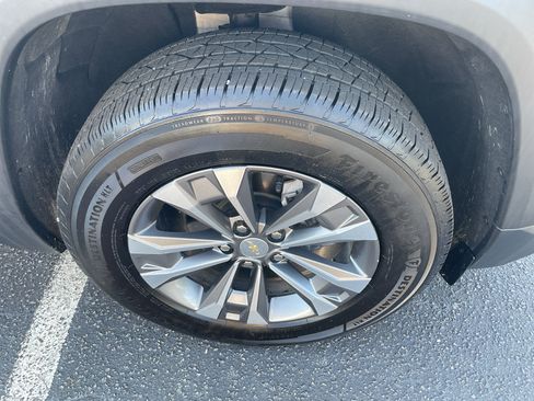 Used 2026 Chevrolet Equinox LT w/ Convenience Package II FWD image 9