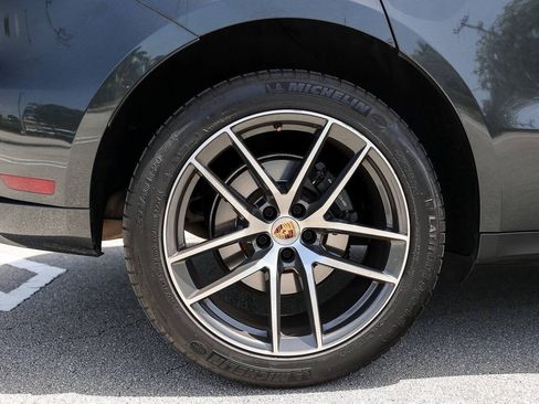 Used 2022 Porsche Macan AWD/4WD image 32