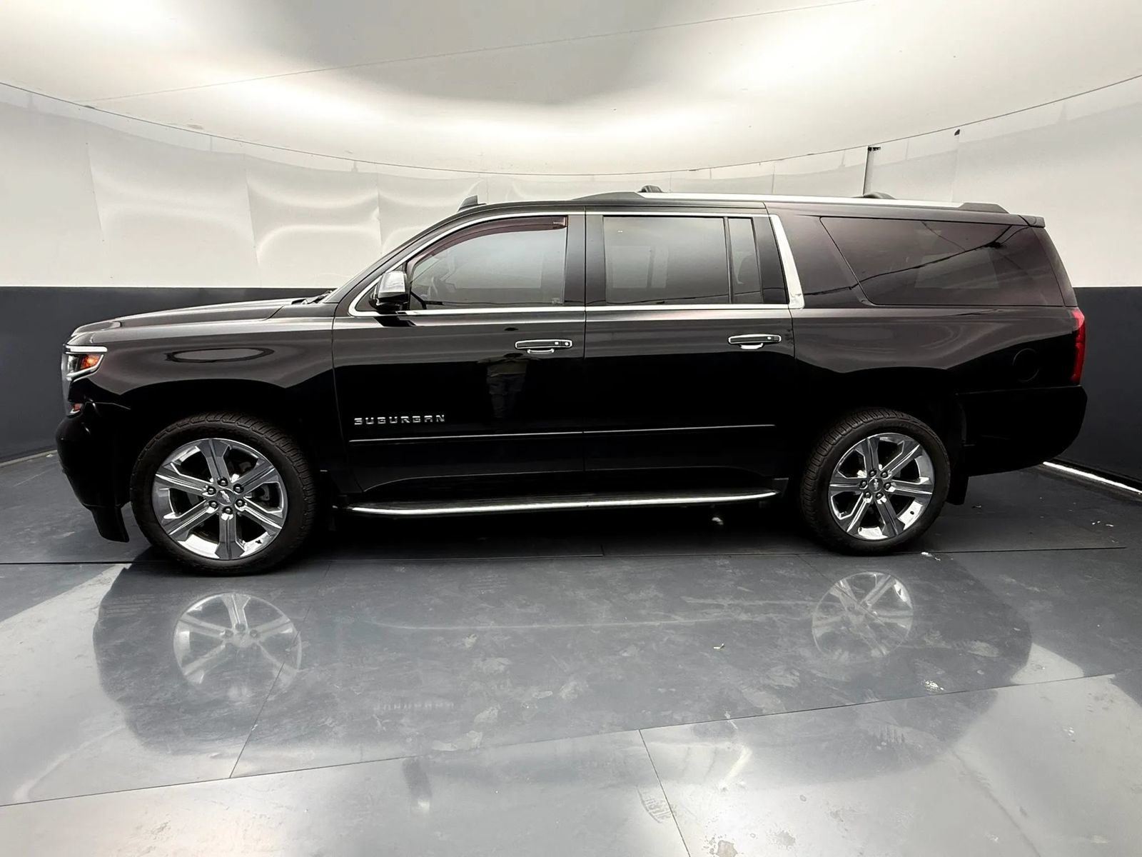 Used 2017 Chevrolet Suburban Premier AWD/4WD image 4