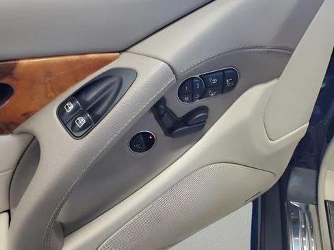 Used 2009 Mercedes-Benz SL 550 w/ Premium I Pkg image 9