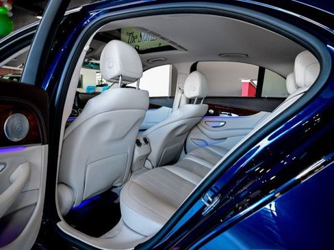 Used 2017 Mercedes-Benz E 300 4MATIC image 18