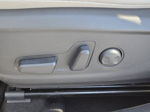 Used 2022 Hyundai Kona Limited FWD image 23