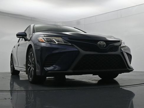 Used 2018 Toyota Camry SE w/ Convenience Package FWD image 18