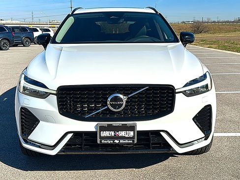 Used 2023 Volvo XC60 B5 Plus w/ Protection Package Premier image 11