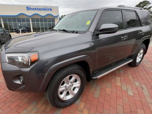 Used 2022 Toyota 4Runner SR5 image 5