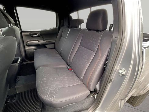 Used 2017 Toyota Tacoma TRD Sport w/ Tow Package RWD image 27