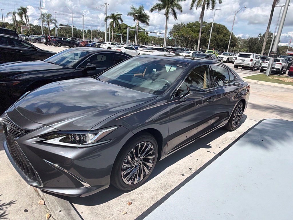 Used 2024 Lexus ES 350 w/ Technology Package FWD image 9