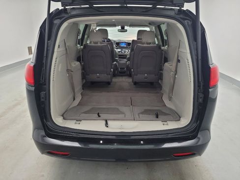 Used 2021 Chrysler Voyager Lxi FWD image 29