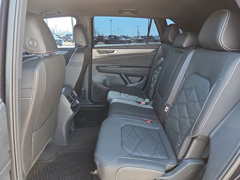 Used 2025 Volkswagen Atlas Cross Sport SE image 10