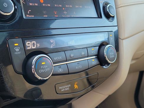 Used 2018 Nissan Rogue SV w/ Sun & Sound Touring Package image 29