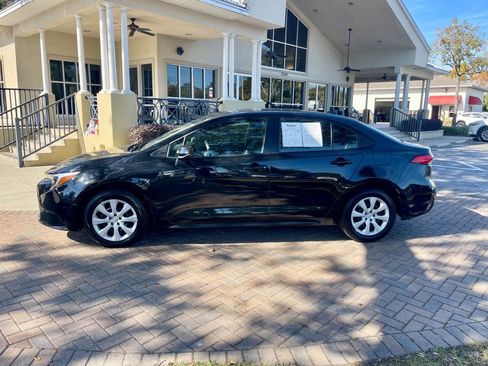 Used 2025 Toyota Corolla LE image 2