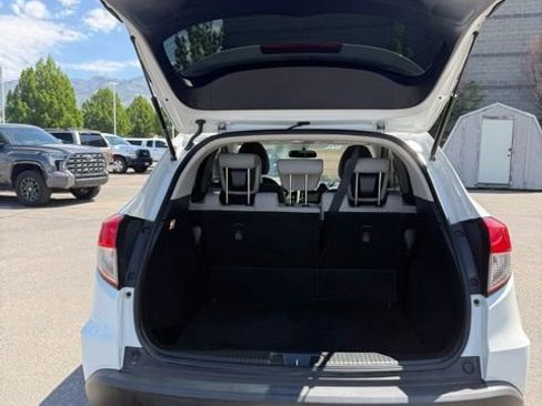 Used 2021 Honda HR-V LX image 9