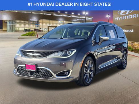 Used 2017 Chrysler Pacifica Limited w/ Advanced Safetytec Group FWD image 2