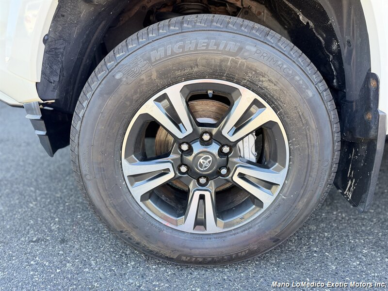 Used 2016 Toyota Tacoma TRD Sport AWD/4WD image 18