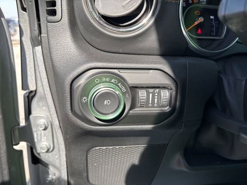 Used 2021 Jeep Wrangler Unlimited Sahara image 55