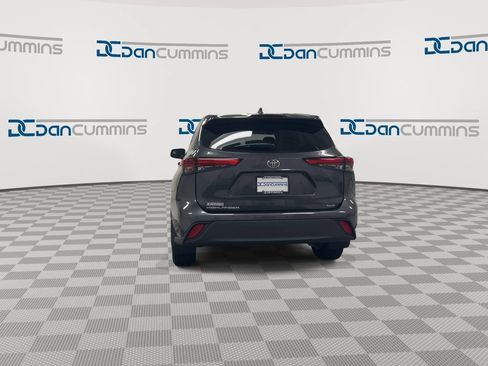 Used 2020 Toyota Highlander L AWD/4WD image 7