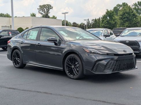 New 2026 Toyota Camry SE FWD image 2