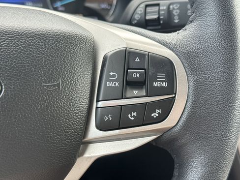 Used 2023 Ford Explorer XLT AWD/4WD image 17