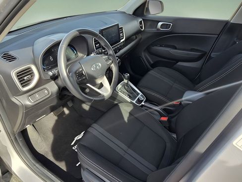 Used 2025 Hyundai Venue SEL image 26