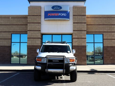 Used 2014 Toyota FJ Cruiser 4WD image 3