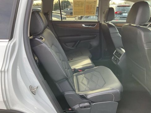 Used 2024 Volkswagen Atlas SE image 21