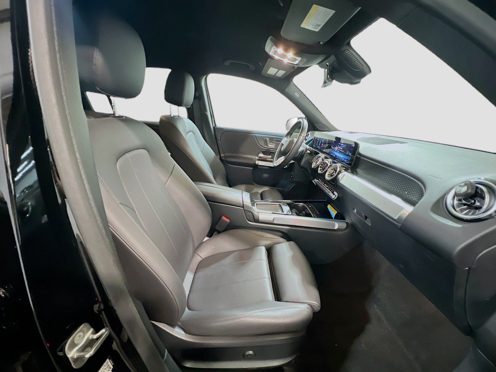 Used 2024 Mercedes-Benz GLB 250 image 20