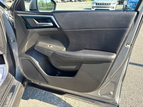Used 2023 Mitsubishi Outlander SE AWD/4WD image 19