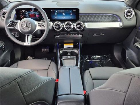New 2026 Mercedes-Benz GLB 250 image 13