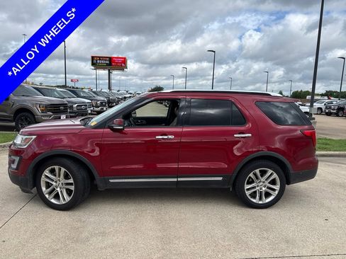 Used 2017 Ford Explorer Limited w/ Equipment Group 301A AWD/4WD image 3