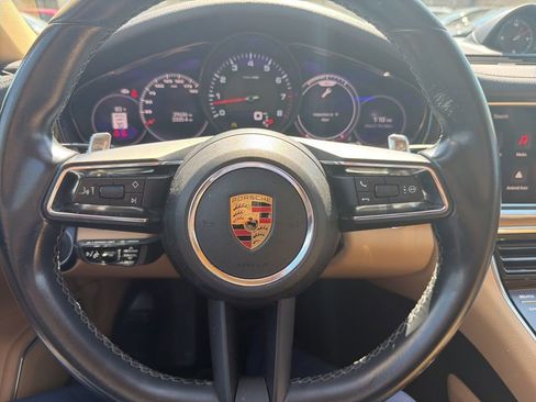 Used 2022 Porsche Panamera image 38