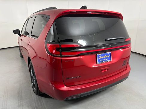 New 2027 Chrysler Pacifica Select FWD image 6