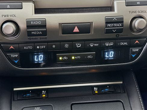Used 2017 Lexus ES 350 w/ Premium Package FWD image 23