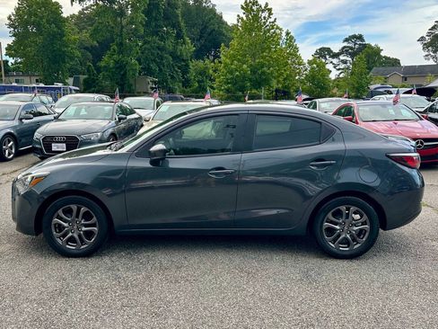 Used 2020 Toyota Yaris LE FWD image 6