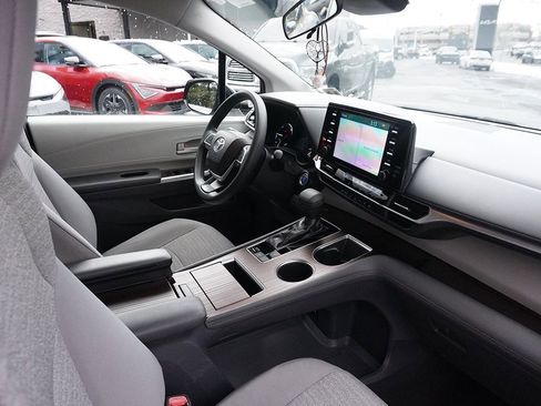 Used 2021 Toyota Sienna LE image 29