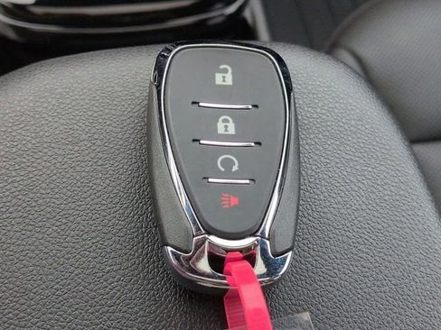 Used 2025 Chevrolet Trax RS w/ Sunroof Package image 33