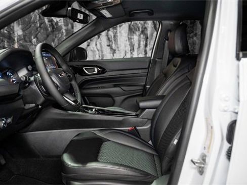 New 2026 Jeep Compass Latitude image 3