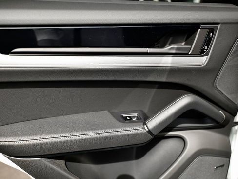 Certified 2026 Porsche Cayenne E-Hybrid image 27