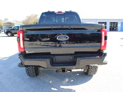 Used 2024 Ford F250 Lariat w/ Black Appearance Package image 9