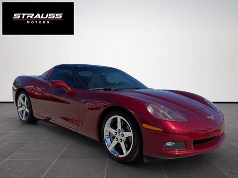 Used 2007 Chevrolet Corvette Coupe w/ Preferred Equipment Group RWD image 1