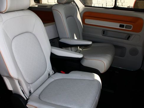 Used 2025 Volkswagen ID. Buzz 1st Edition image 9