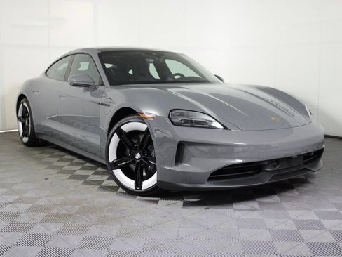 Used 2025 Porsche Taycan image 9