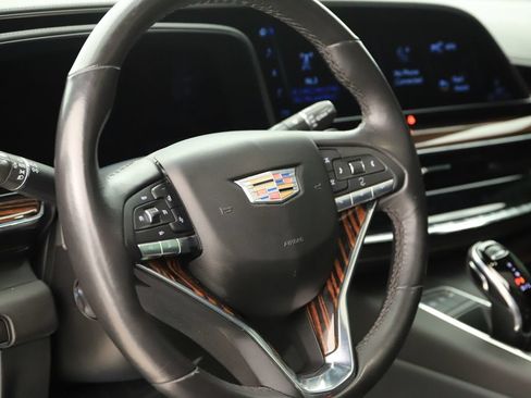 Used 2023 Cadillac Escalade ESV Premium Luxury AWD/4WD image 16