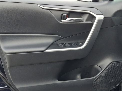 Used 2022 Toyota RAV4 XLE image 13