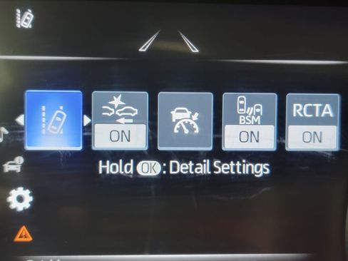 Used 2022 Toyota Highlander XLE AWD/4WD image 24