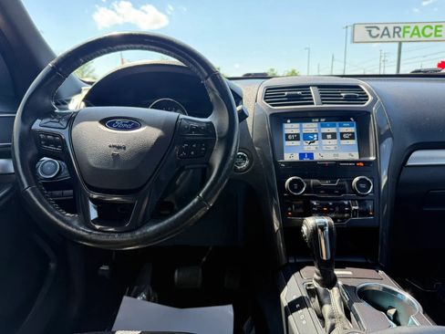 Used 2018 Ford Explorer XLT w/ Equipment Group 202A AWD/4WD image 28